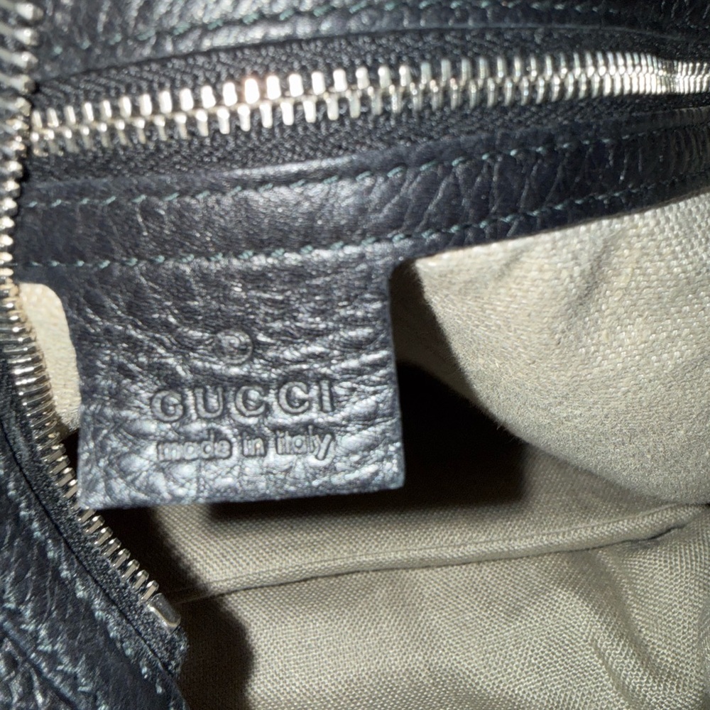 Gucci Black Leather Shoulder Bag with Silver Accents - Picture 7 of 8